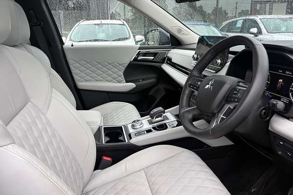 2024 Mitsubishi Outlander PHEV Exceed ZM