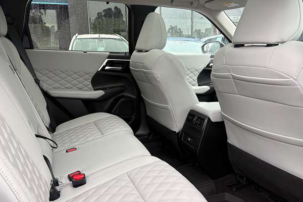 2024 Mitsubishi Outlander PHEV Exceed ZM