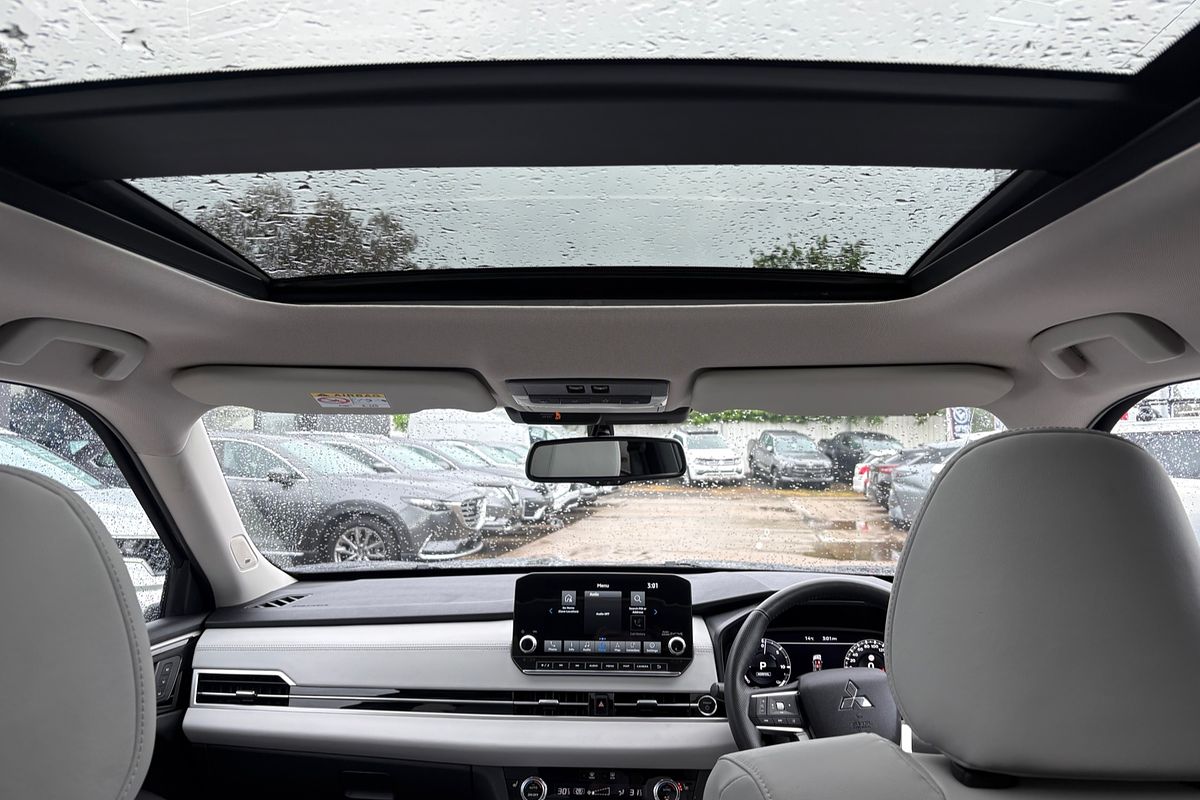 2024 Mitsubishi Outlander PHEV Exceed ZM