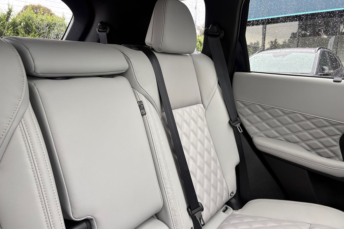 2024 Mitsubishi Outlander PHEV Exceed ZM