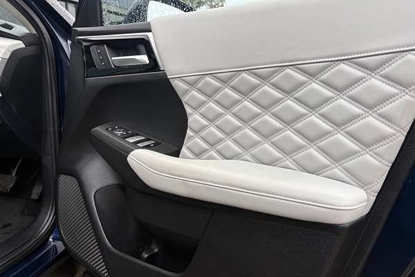 2024 Mitsubishi Outlander PHEV Exceed ZM