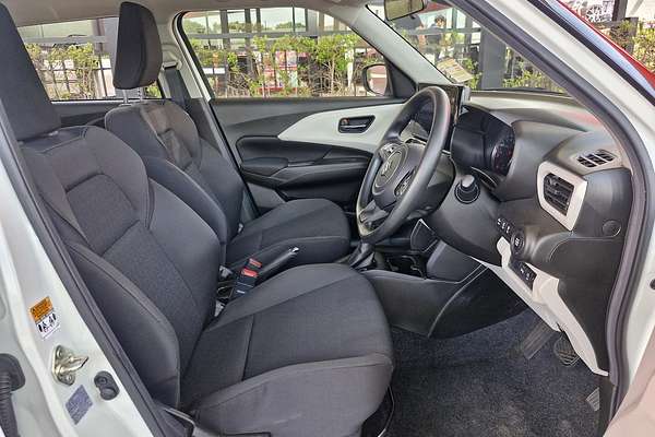 2024 Suzuki Swift Hybrid UZ