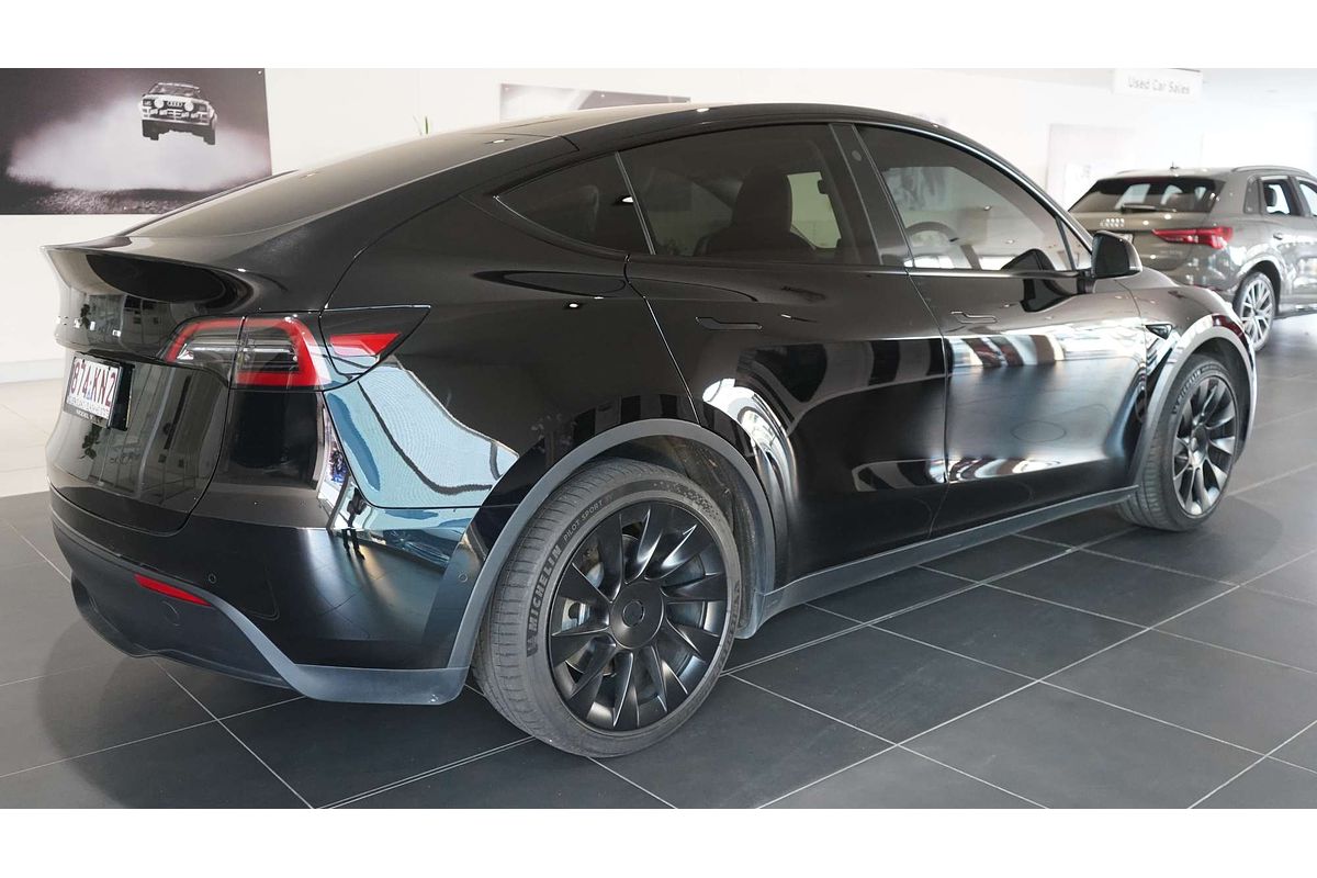 2024 Tesla Model Y Rear-Wheel Drive