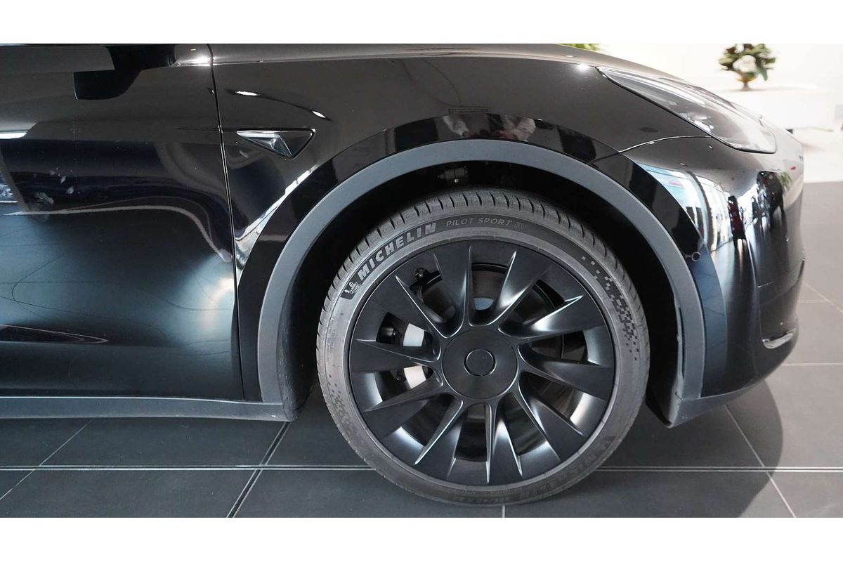 2024 Tesla Model Y Rear-Wheel Drive