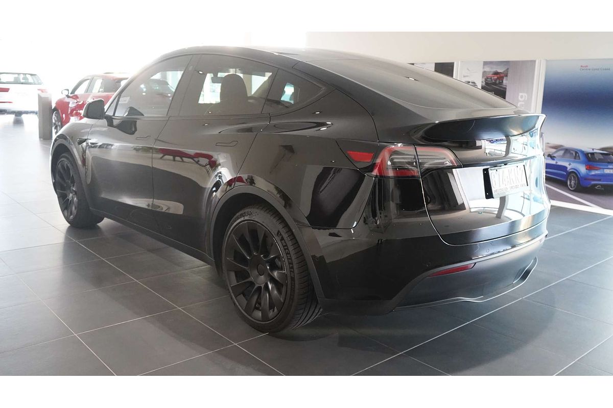 2024 Tesla Model Y Rear-Wheel Drive