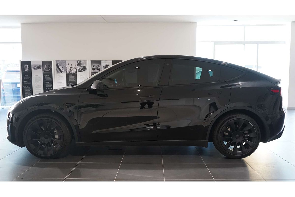 2024 Tesla Model Y Rear-Wheel Drive