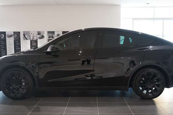 2024 Tesla Model Y Rear-Wheel Drive