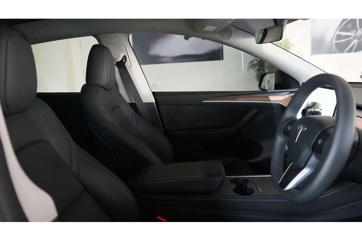 2024 Tesla Model Y Rear-Wheel Drive