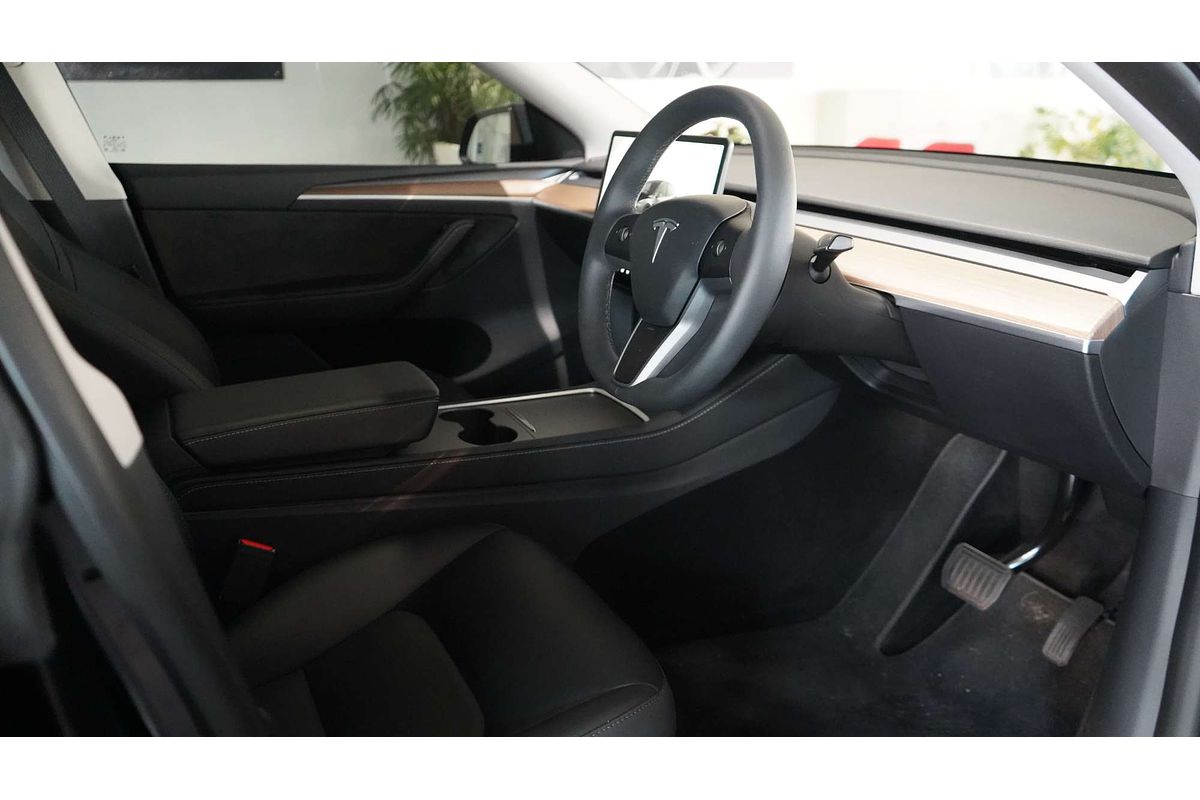 2024 Tesla Model Y Rear-Wheel Drive