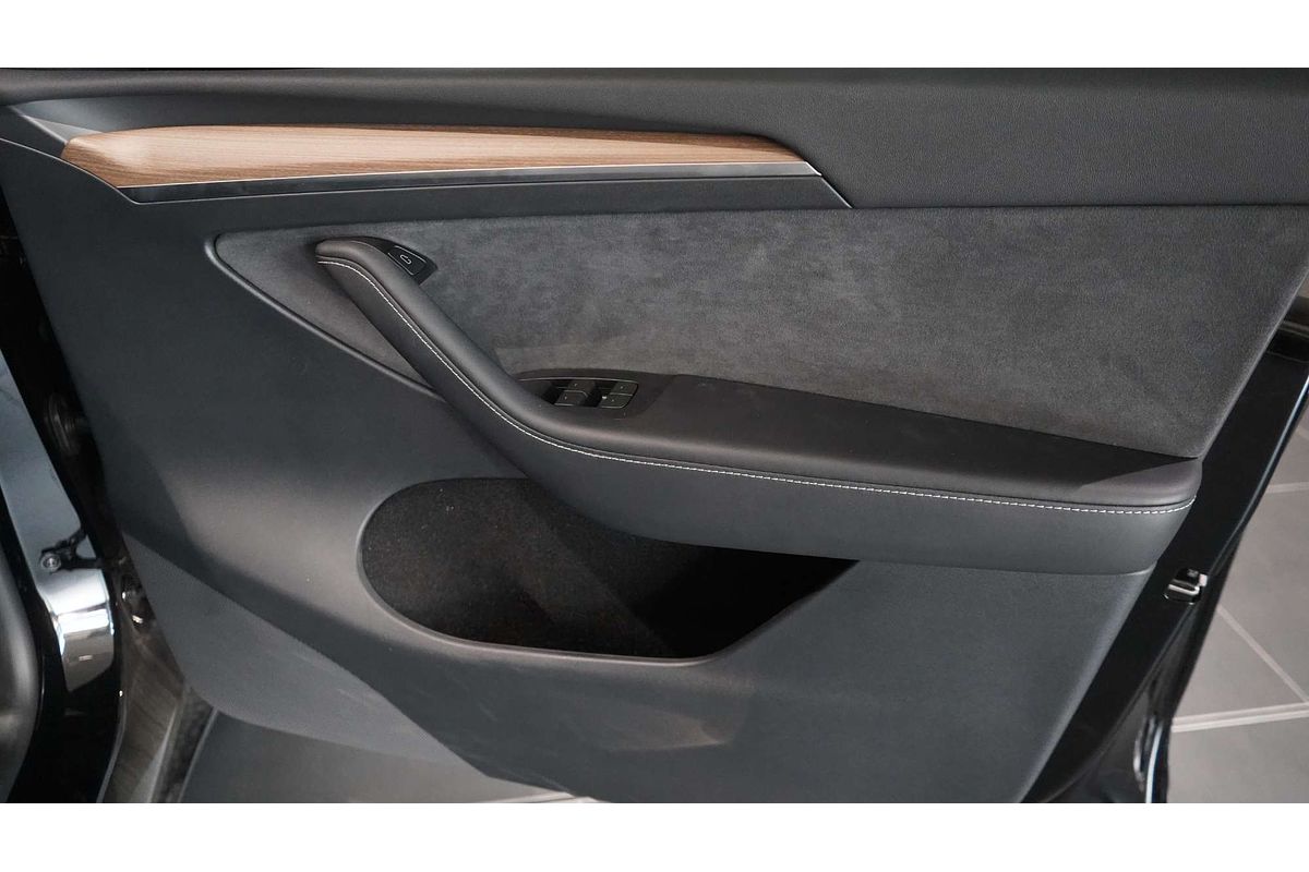 2024 Tesla Model Y Rear-Wheel Drive