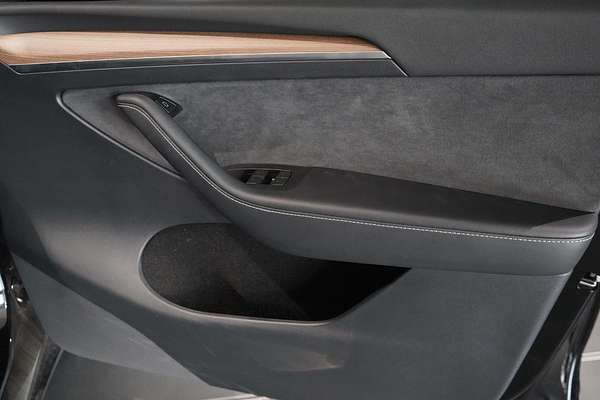 2024 Tesla Model Y Rear-Wheel Drive