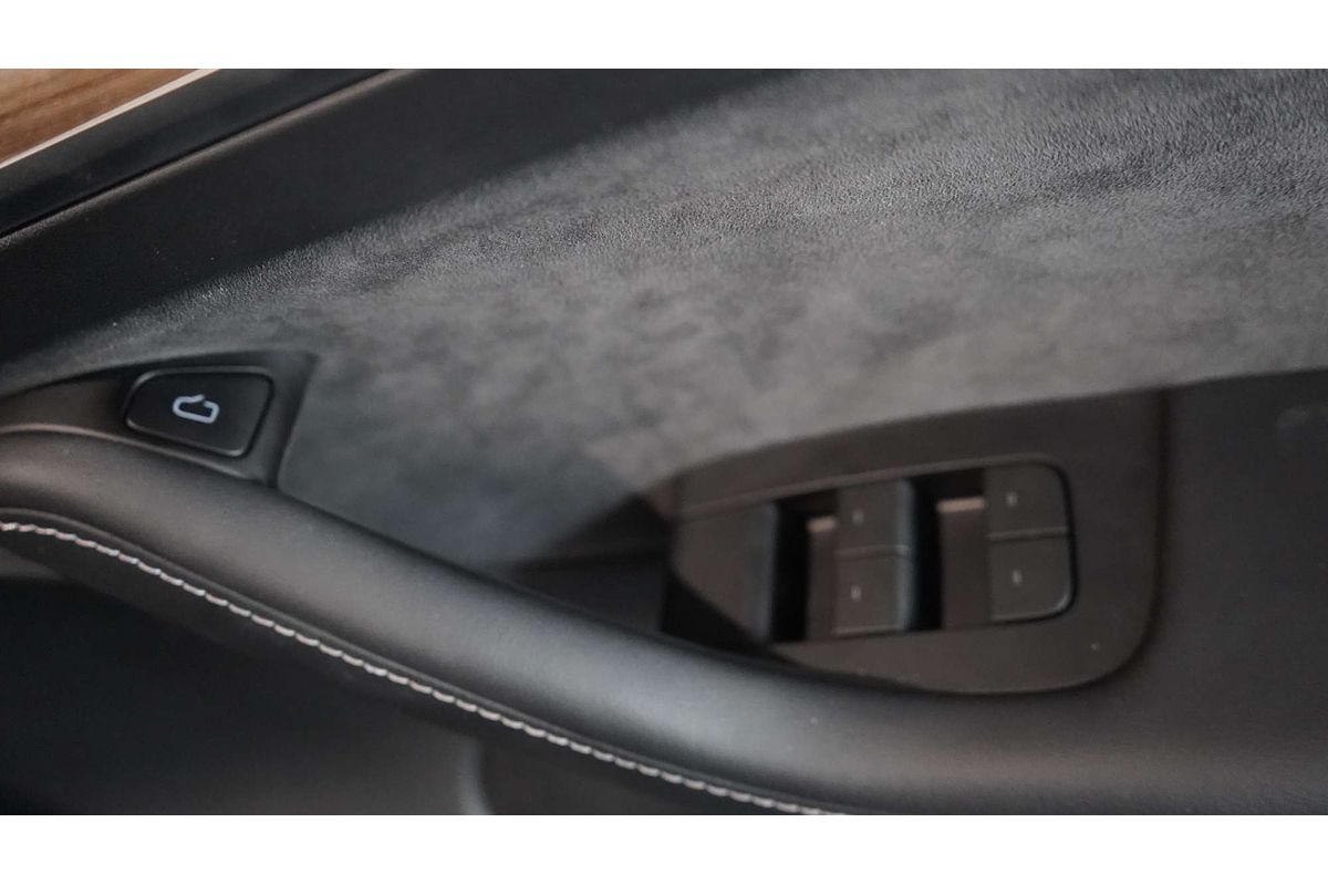 2024 Tesla Model Y Rear-Wheel Drive
