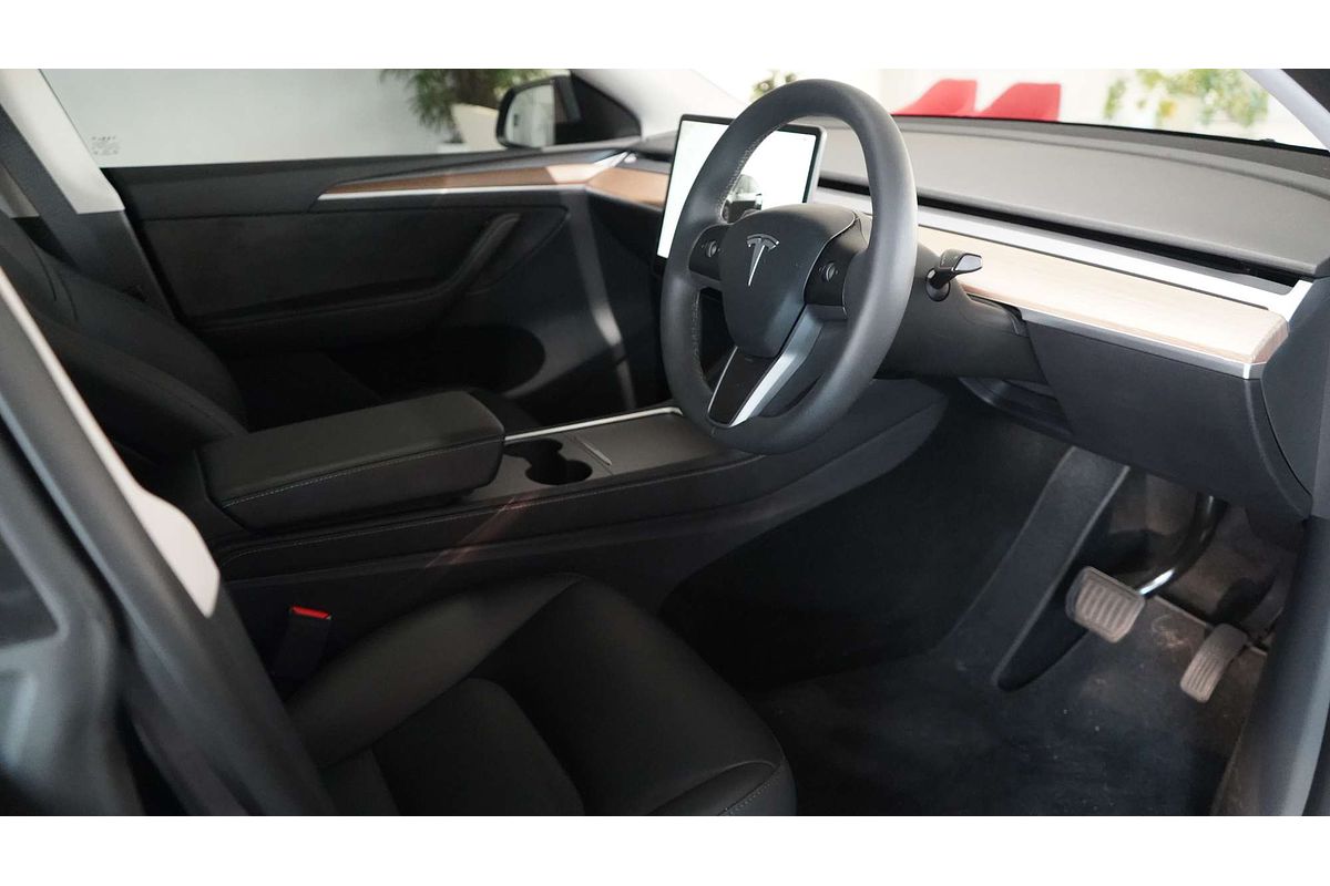 2024 Tesla Model Y Rear-Wheel Drive