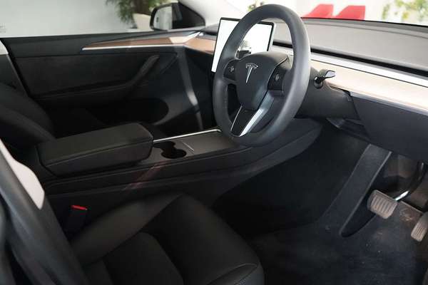2024 Tesla Model Y Rear-Wheel Drive