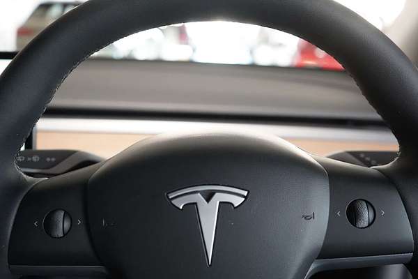 2024 Tesla Model Y Rear-Wheel Drive