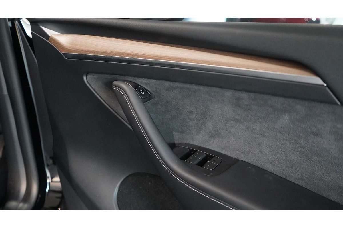 2024 Tesla Model Y Rear-Wheel Drive