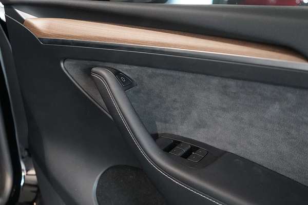 2024 Tesla Model Y Rear-Wheel Drive