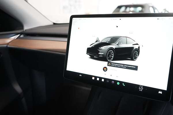 2024 Tesla Model Y Rear-Wheel Drive