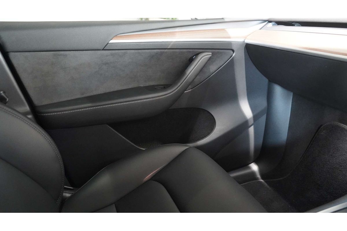 2024 Tesla Model Y Rear-Wheel Drive