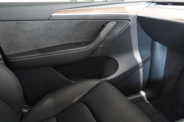 2024 Tesla Model Y Rear-Wheel Drive