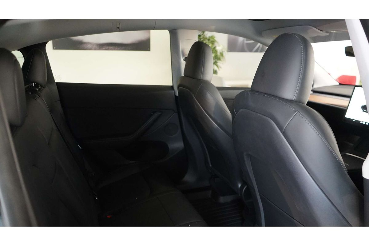2024 Tesla Model Y Rear-Wheel Drive