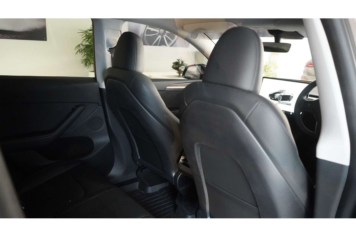 2024 Tesla Model Y Rear-Wheel Drive
