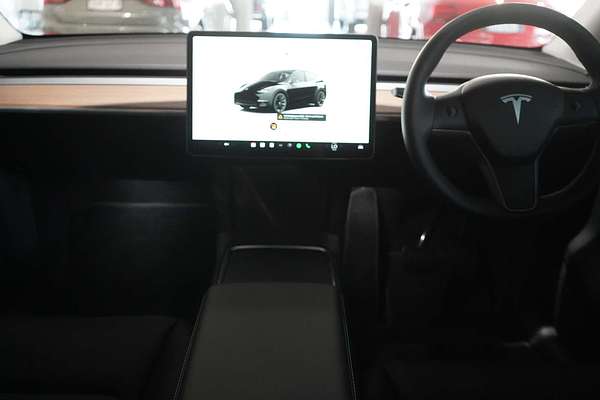 2024 Tesla Model Y Rear-Wheel Drive