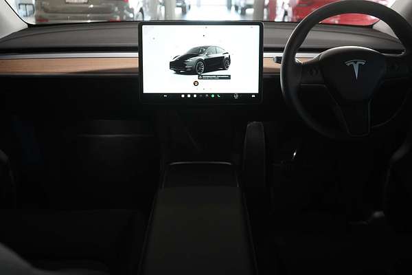 2024 Tesla Model Y Rear-Wheel Drive