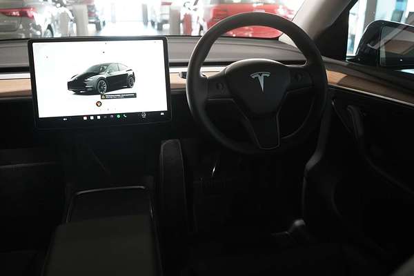 2024 Tesla Model Y Rear-Wheel Drive