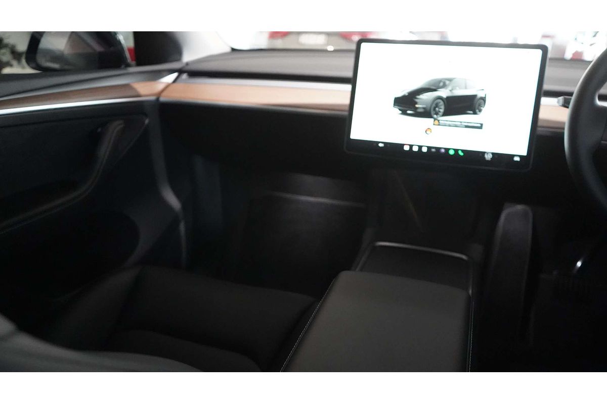 2024 Tesla Model Y Rear-Wheel Drive