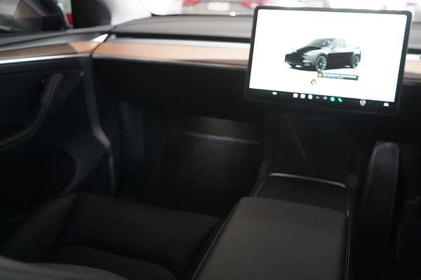 2024 Tesla Model Y Rear-Wheel Drive