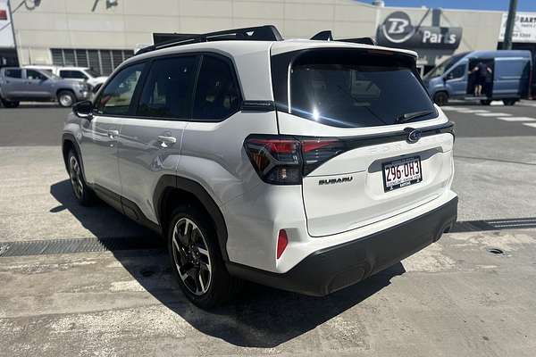 2025 Subaru Forester Premium S6