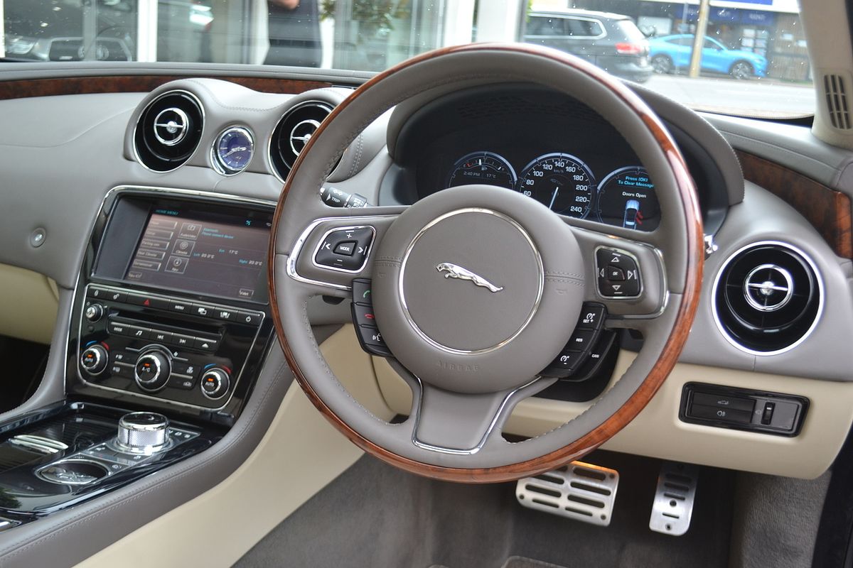 2011 Jaguar XJ Premium Luxury X351 LWB