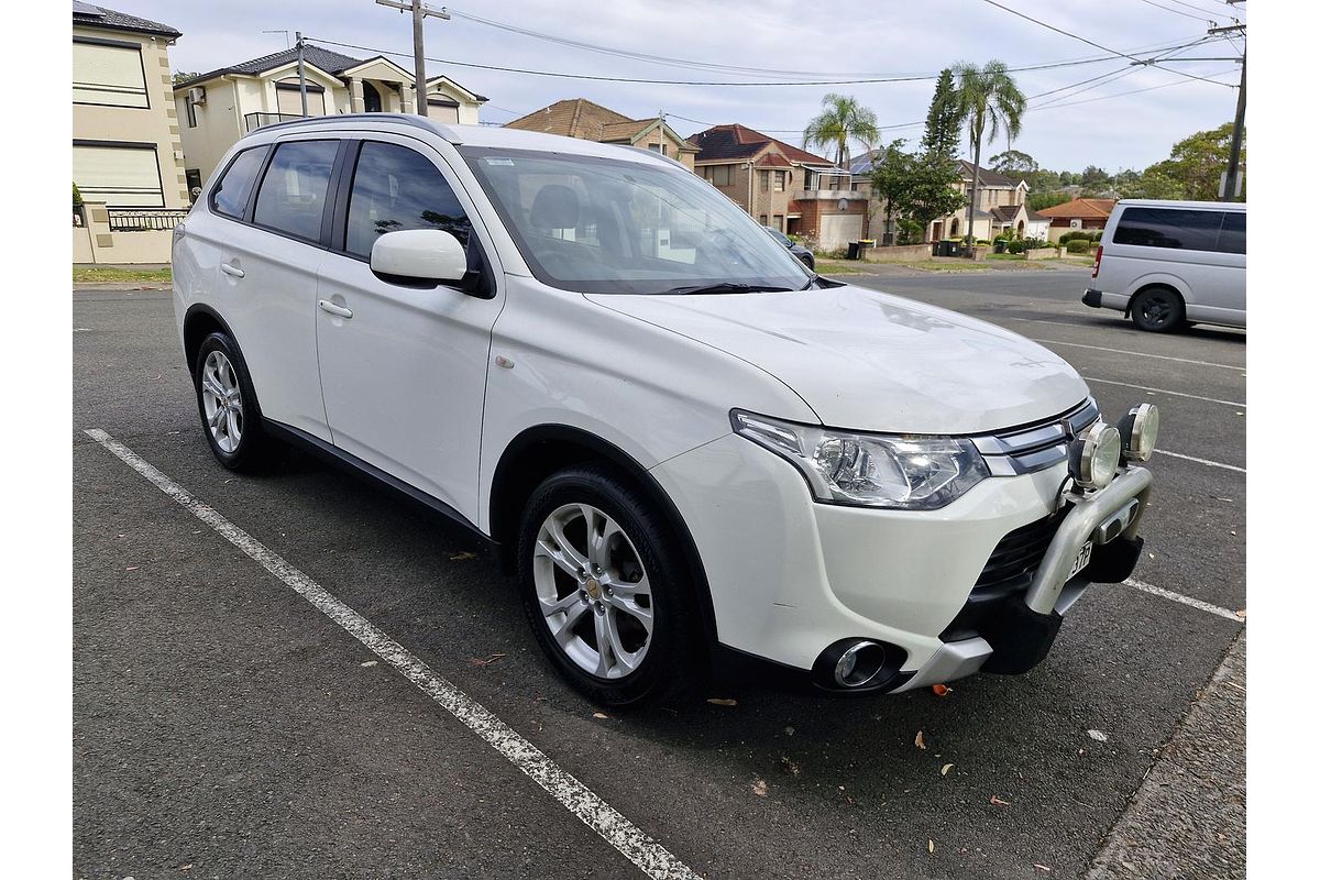 2014 Mitsubishi Outlander ES ZJ