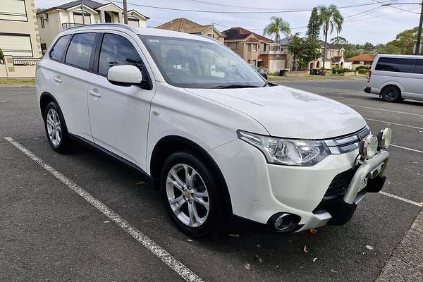 2014 Mitsubishi Outlander ES ZJ