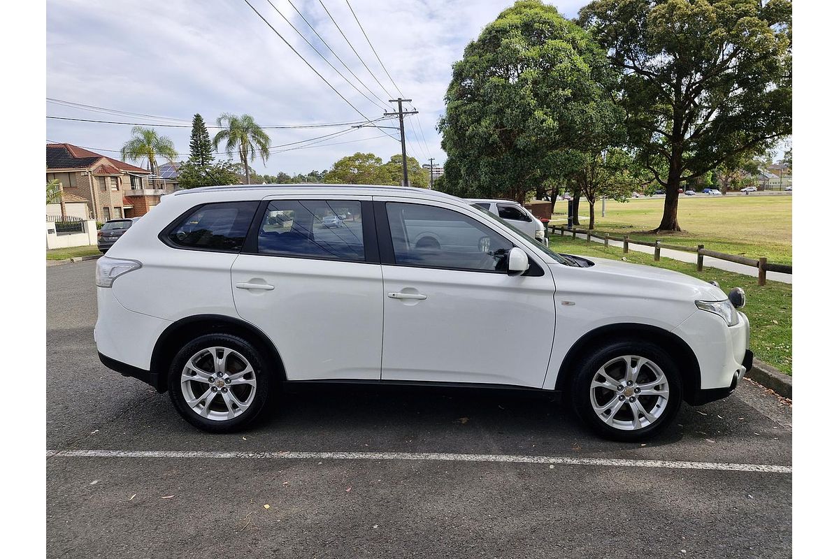 2014 Mitsubishi Outlander ES ZJ