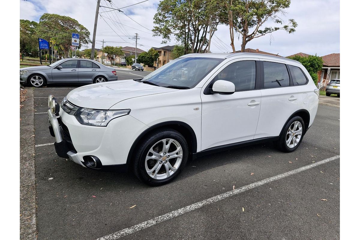 2014 Mitsubishi Outlander ES ZJ