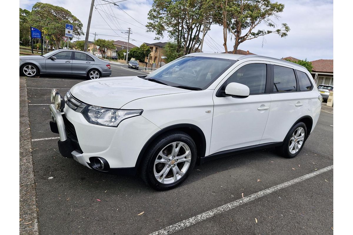 2014 Mitsubishi Outlander ES ZJ