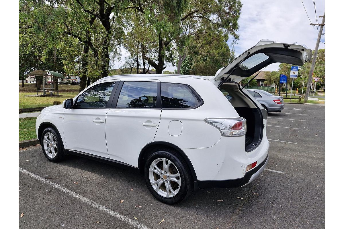 2014 Mitsubishi Outlander ES ZJ