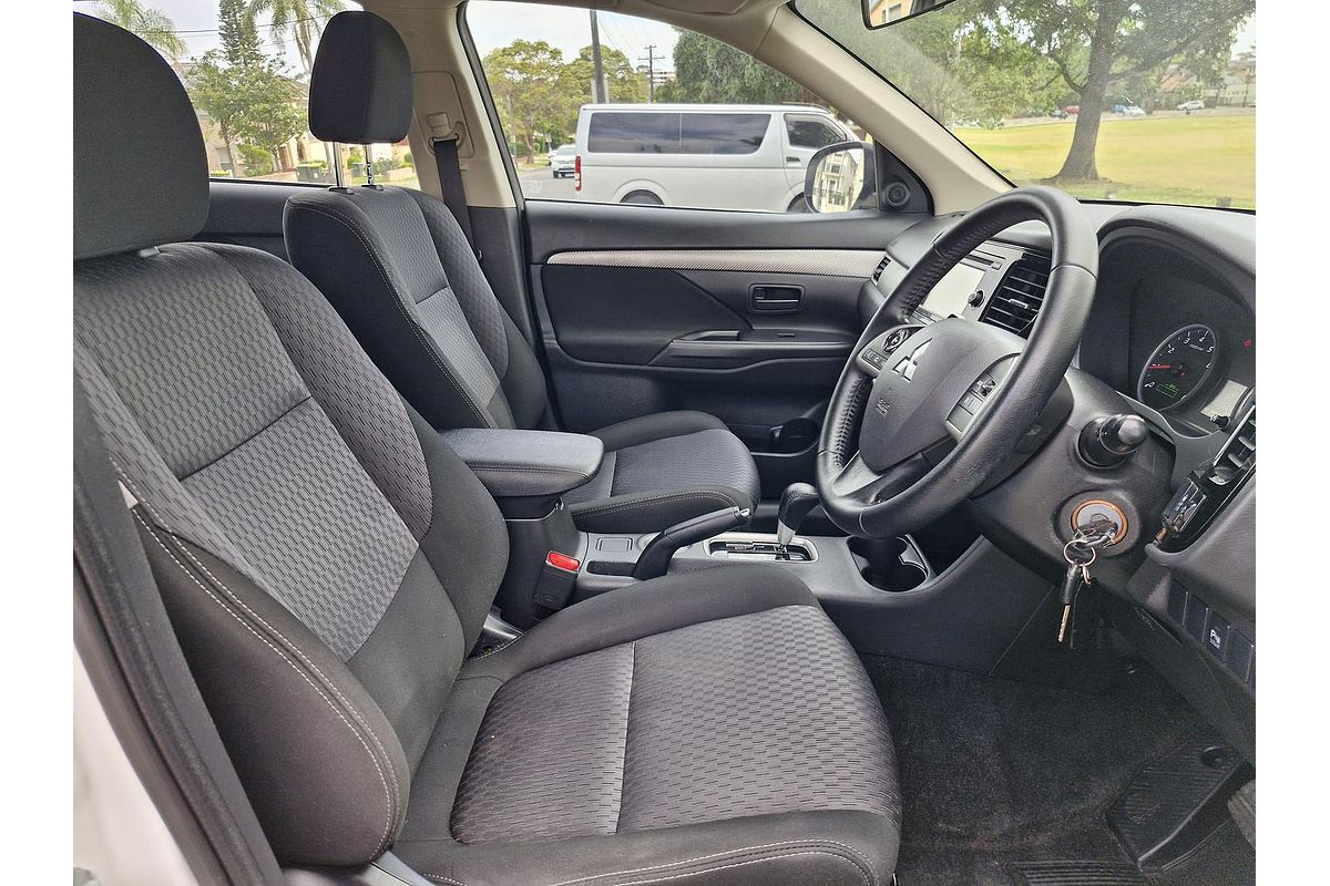 2014 Mitsubishi Outlander ES ZJ