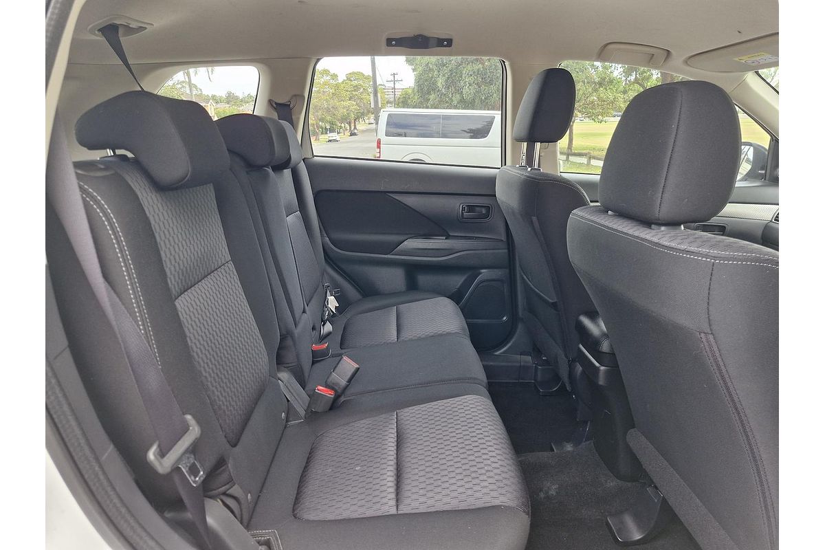 2014 Mitsubishi Outlander ES ZJ