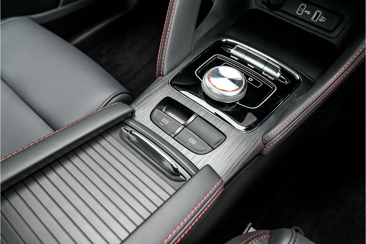 2025 MG ZS Essence AZS1