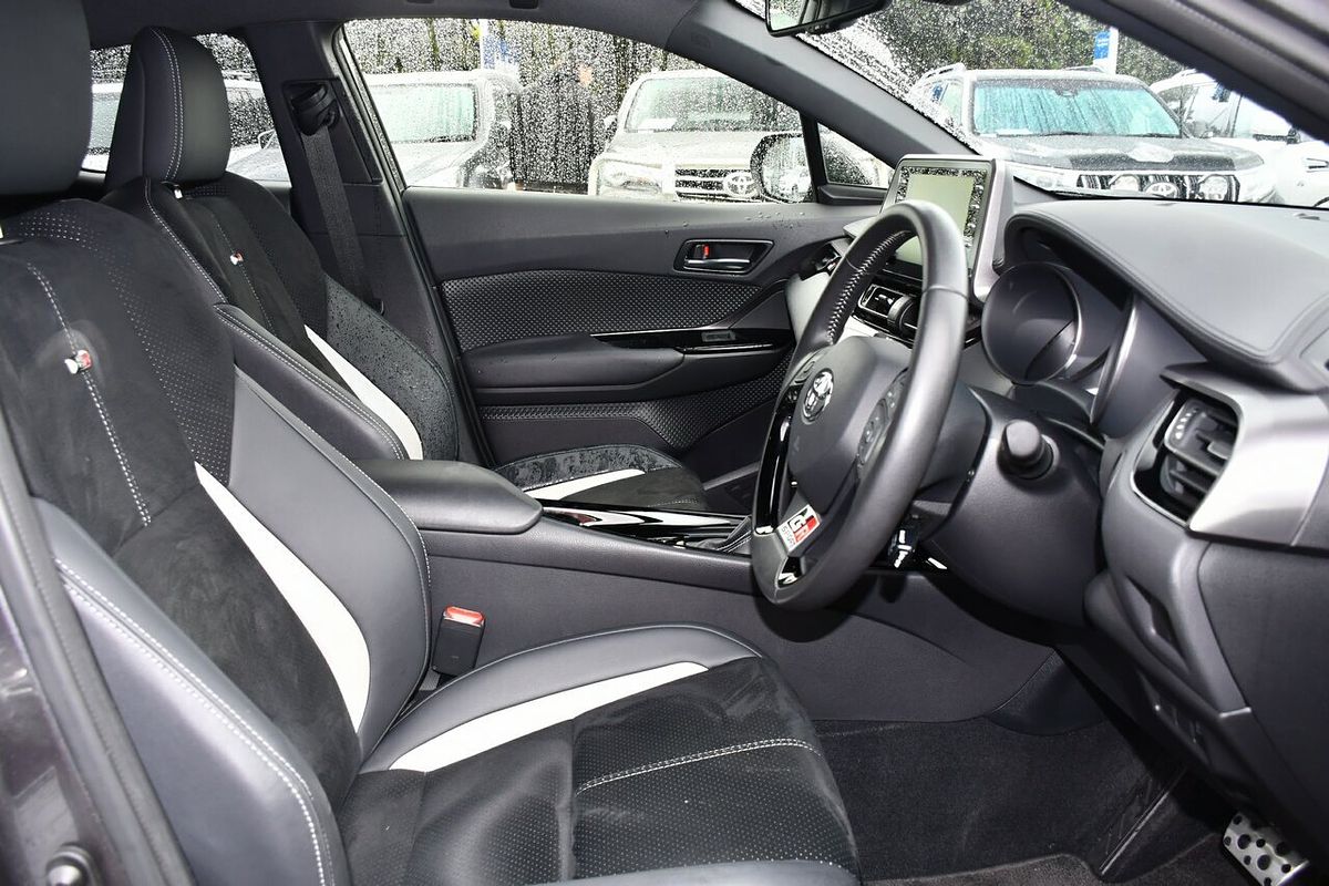 2022 Toyota C-HR GR Sport ZYX10R