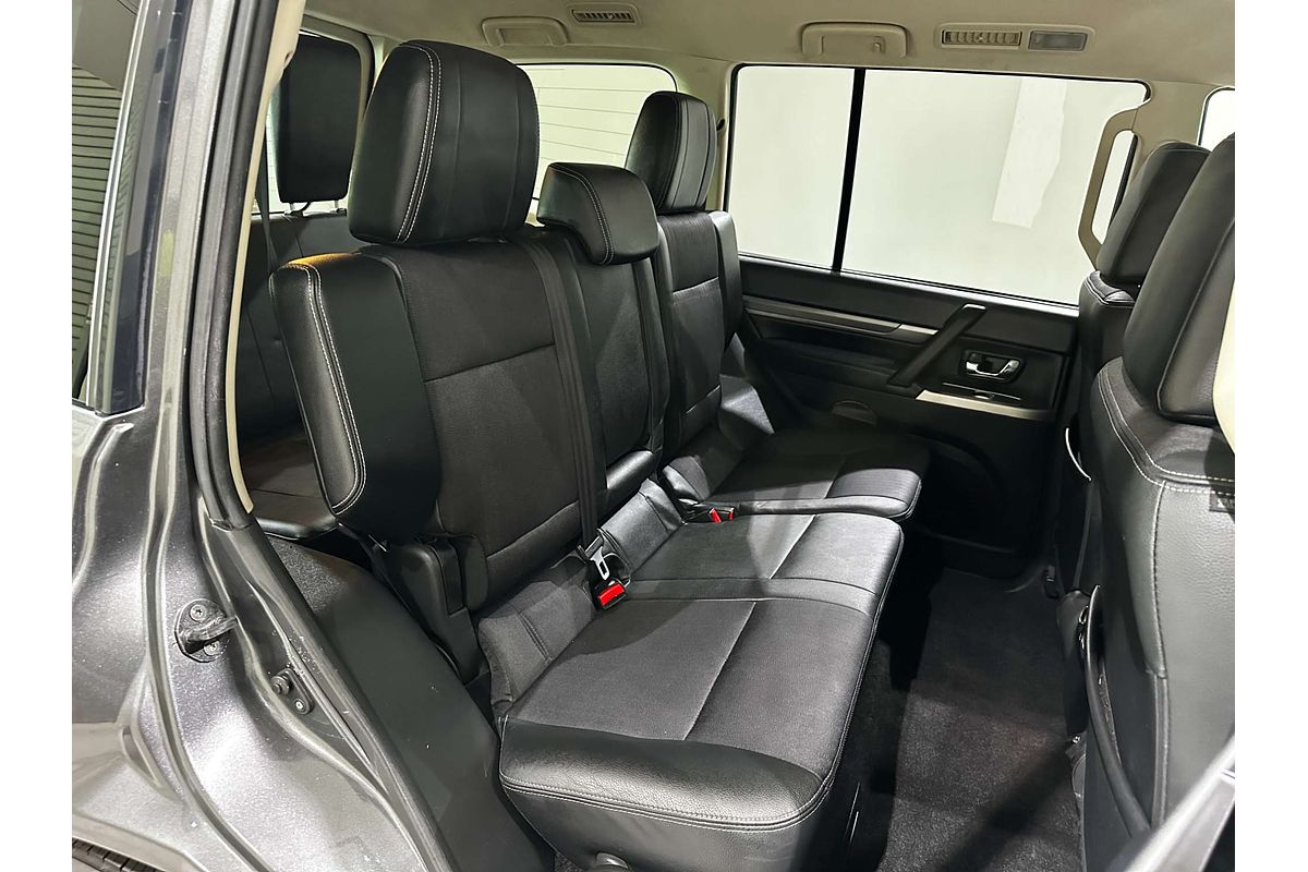 2017 Mitsubishi Pajero GLS NX