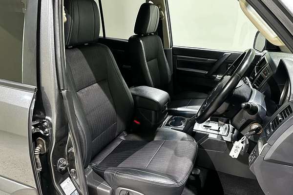 2017 Mitsubishi Pajero GLS NX