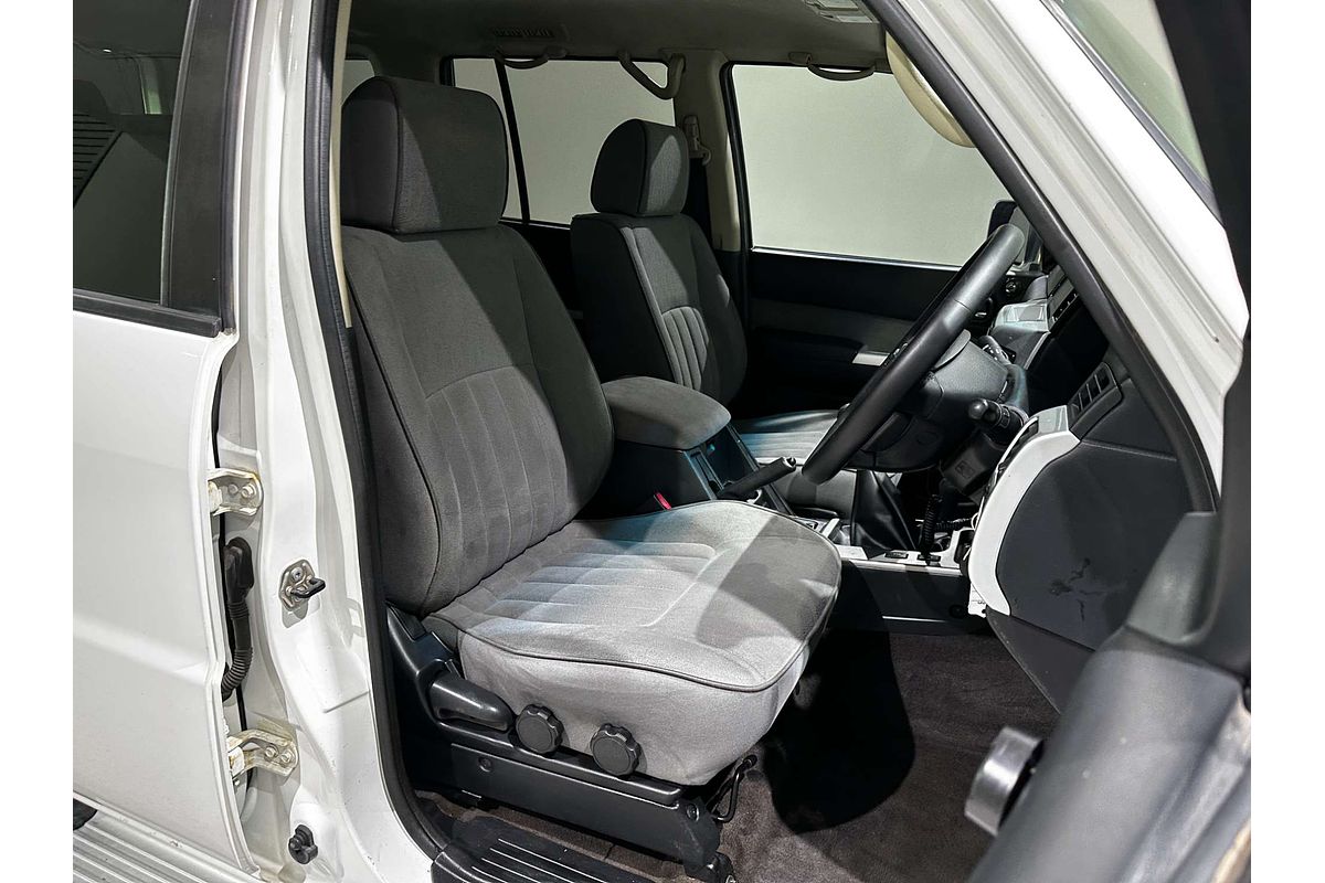 2015 Nissan Patrol ST N-TREK Y61