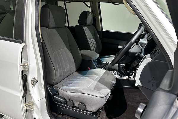 2015 Nissan Patrol ST N-TREK Y61