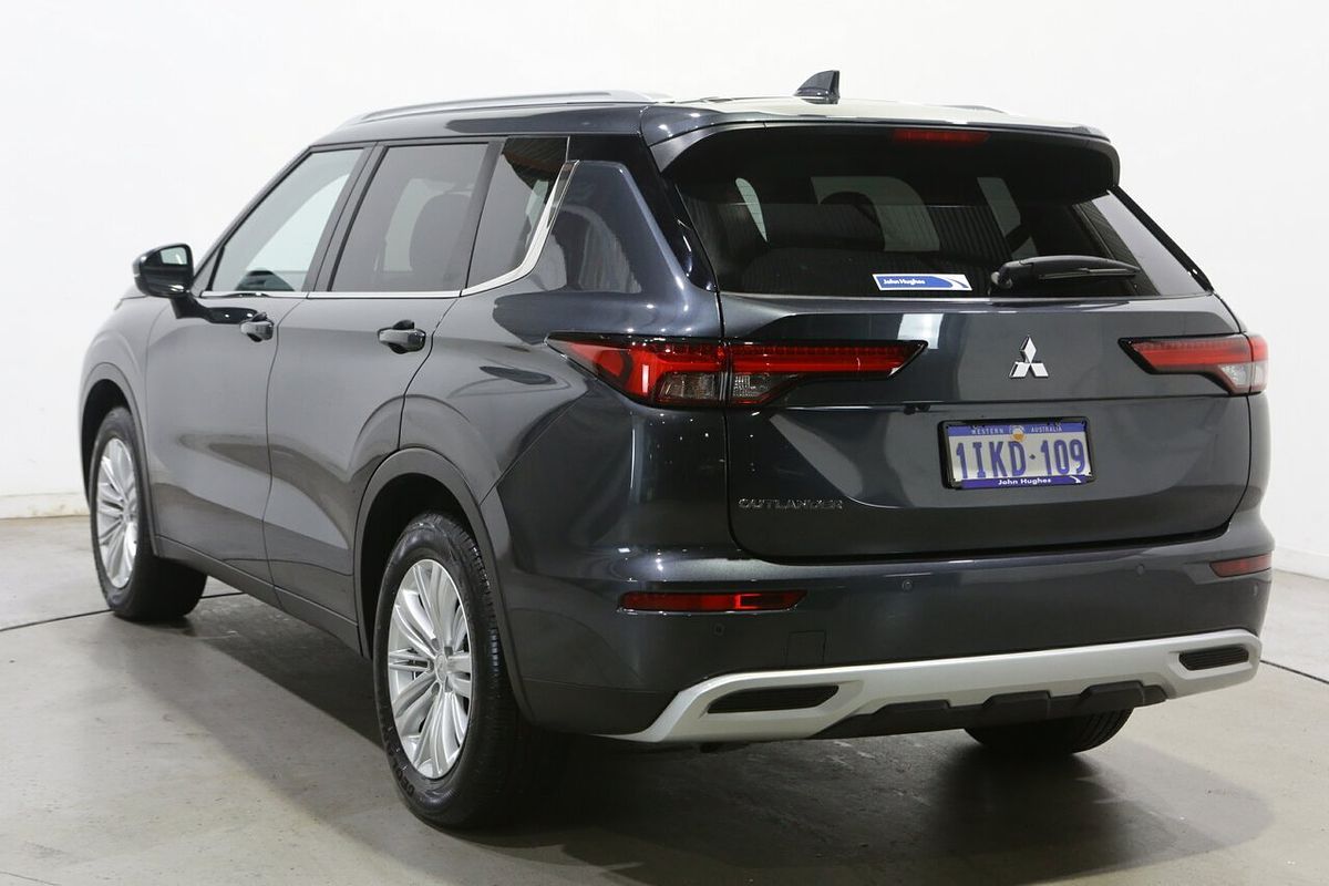 2024 Mitsubishi Outlander LS ZM