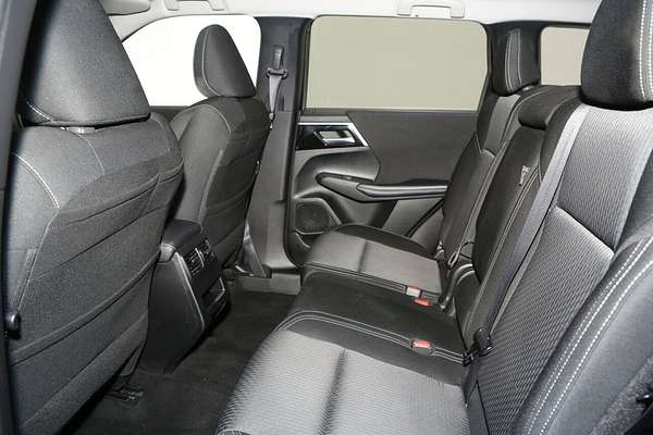 2024 Mitsubishi Outlander LS ZM