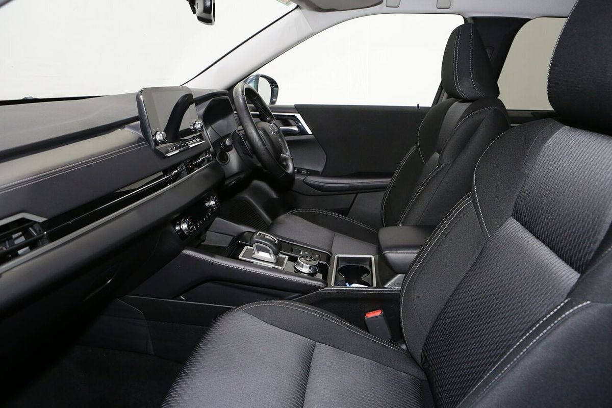 2024 Mitsubishi Outlander LS ZM